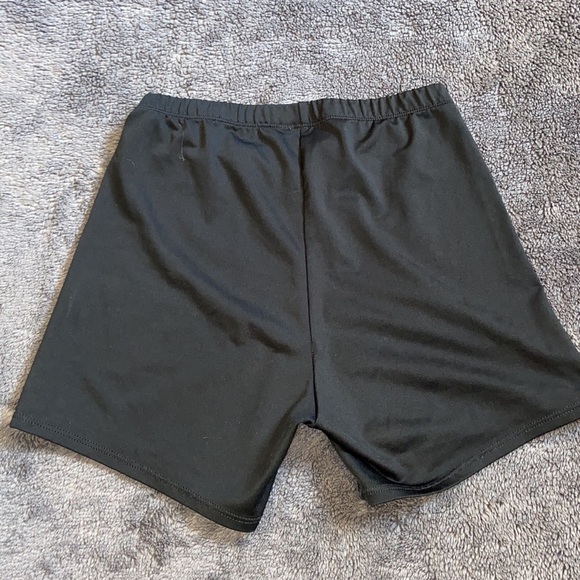 Mizuno Volleyball Shorts - Picture 3 of 3